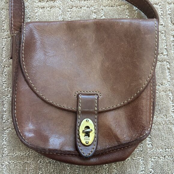 Fossil Brown Leather Austin Saddle Bag Crossbody Purse Cow Hide Staple Classic - Picture 2 of 9
